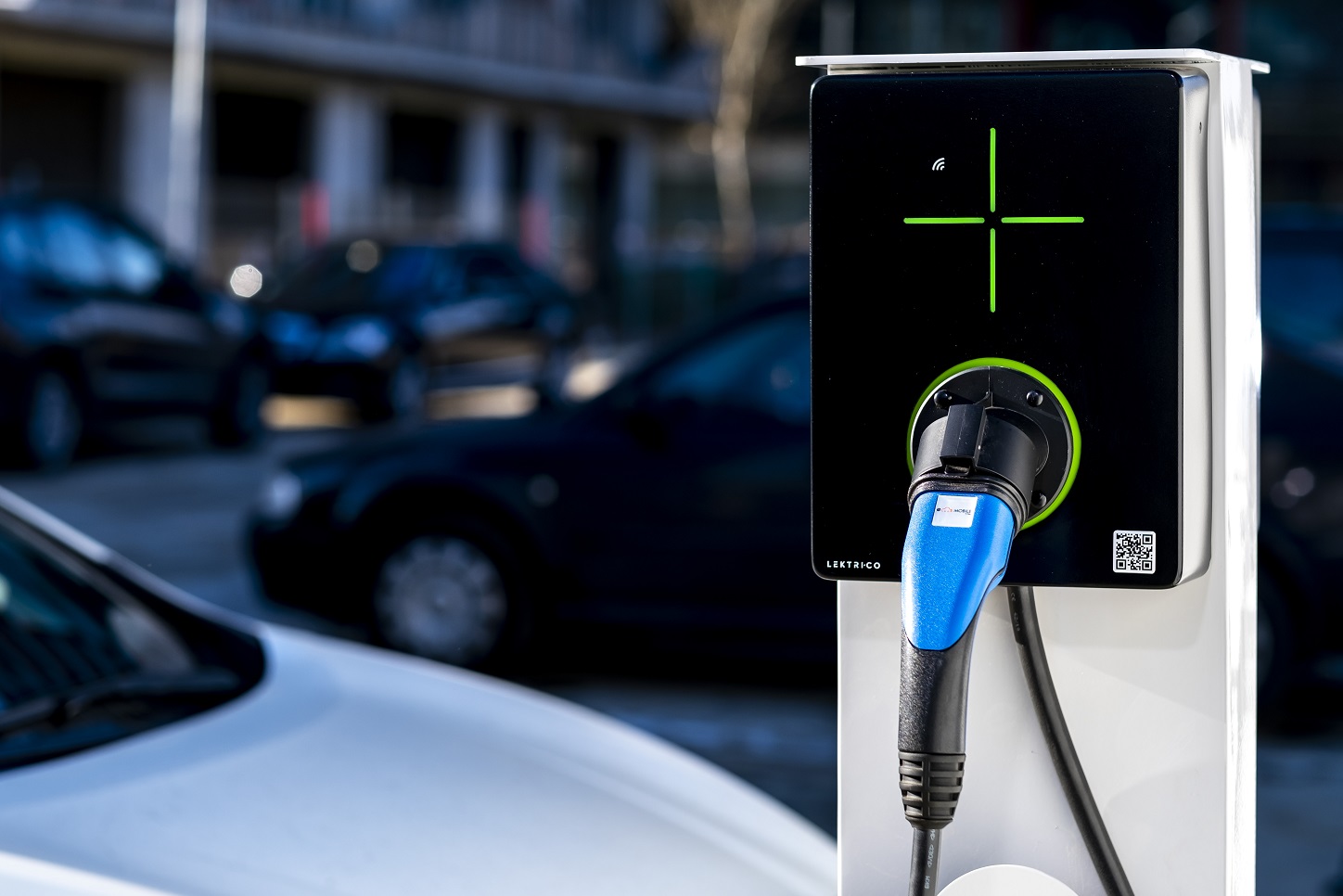 Românii de la Lektri.co țintesc vânzări de 1.000 de stații de încărcare pentru mașini electrice până...
