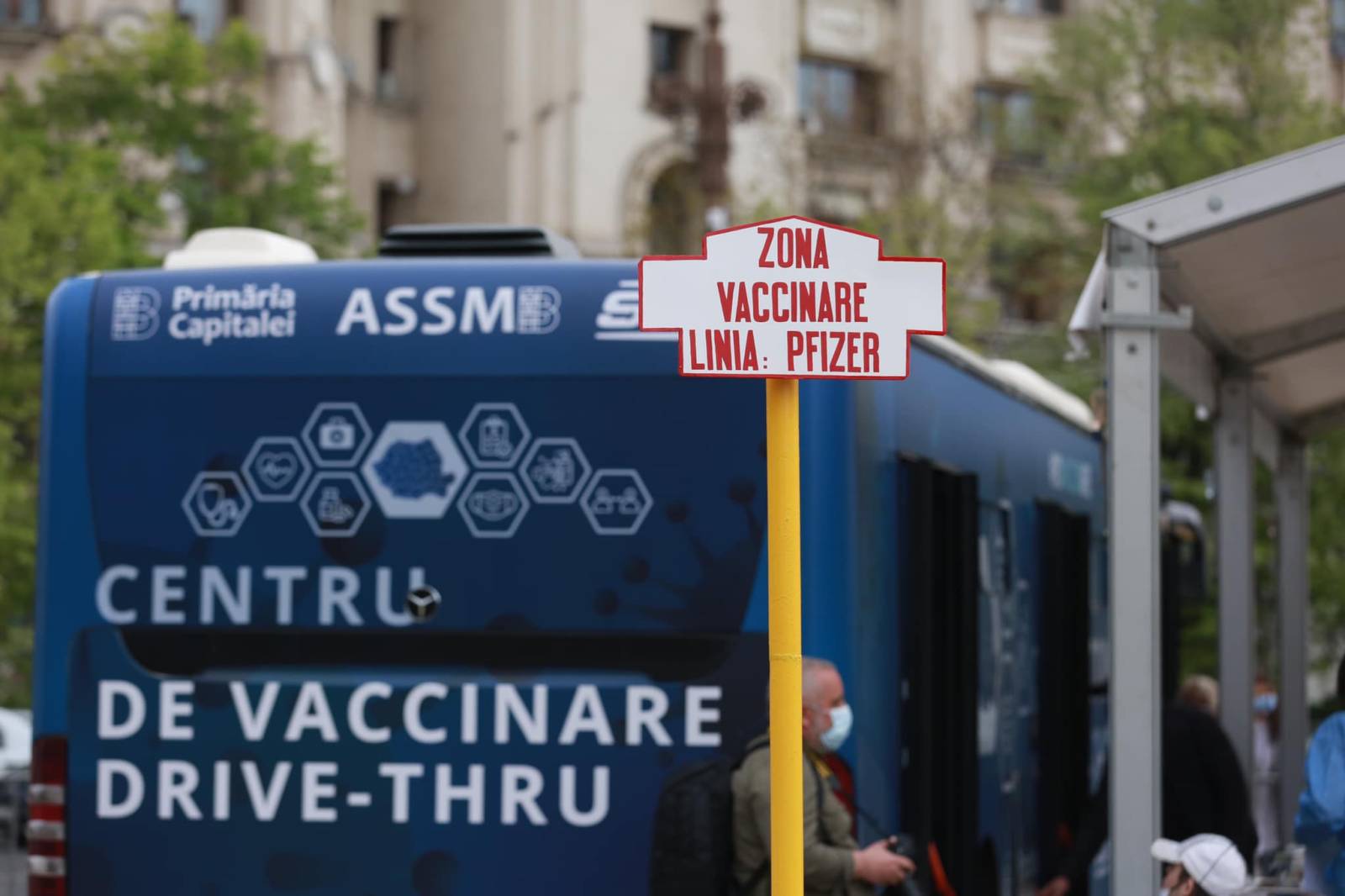 Ce restricții se relaxează din 15 mai: masca nu va mai fi obligatorie în aer liber, se va putea circula noaptea 2 vaccinare București