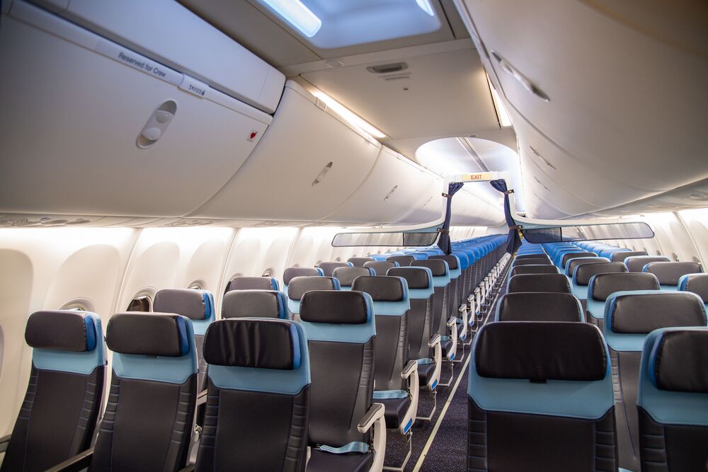 KLM schimbă interiorul cabinelor pentru 14 aeronave Boeing 737-800