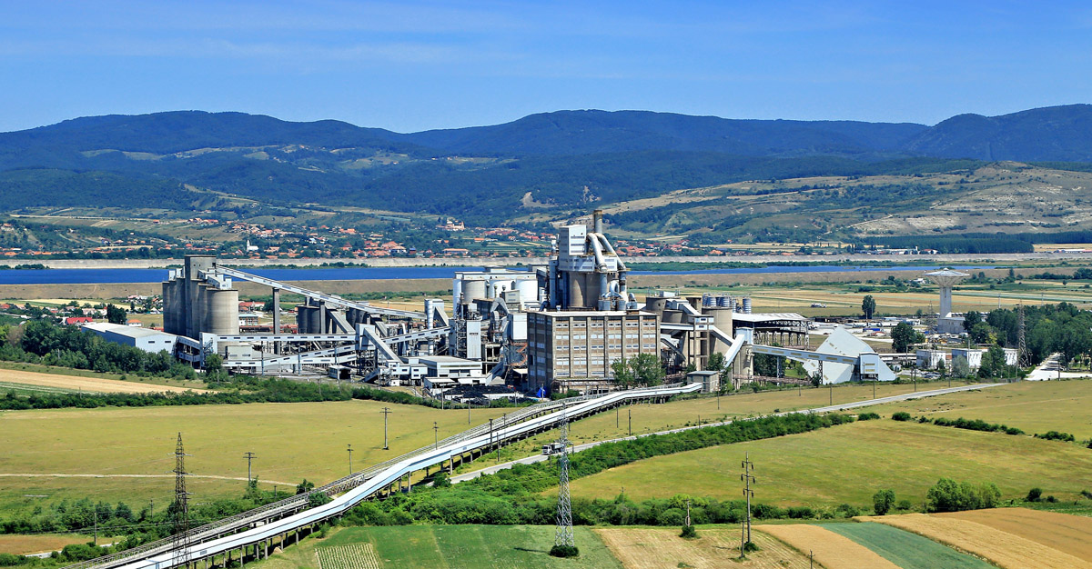 Holcim România deschide o Școală Tehnică la Aleșd, unde va pregăti specialiști în domeniul construcțiilor 1 Fabrica Holcim Alesd
