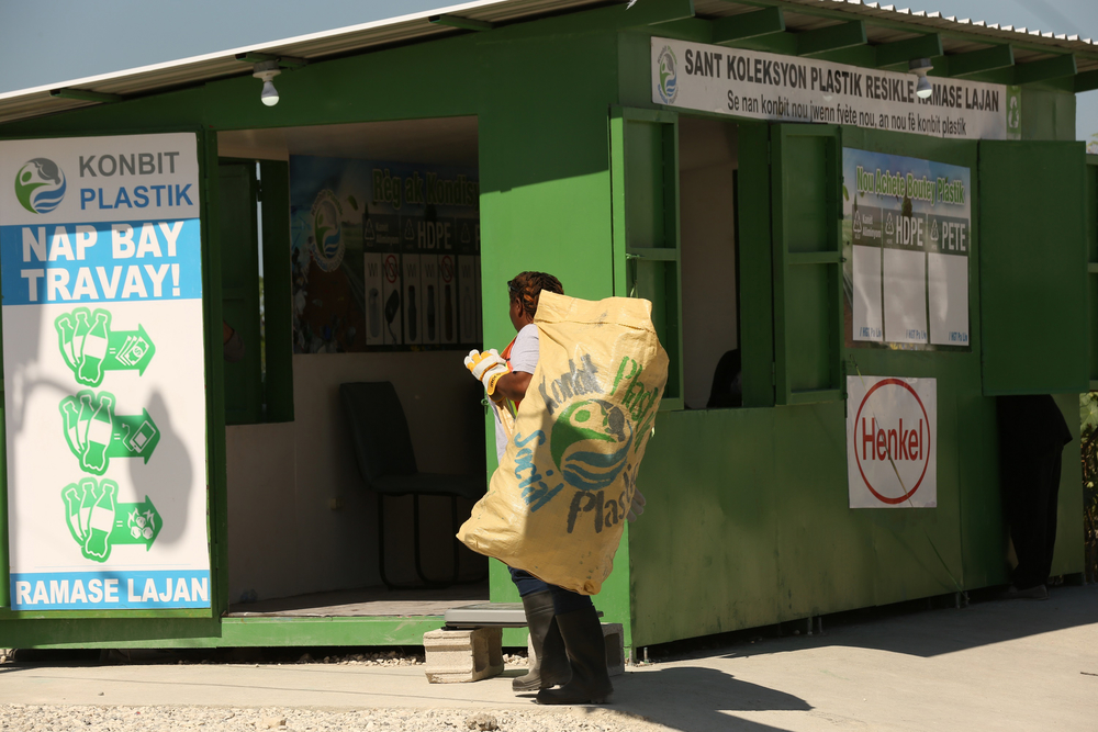Henkel și Plastic Bank, colaborare în scopul curățării oceanelor de plastic