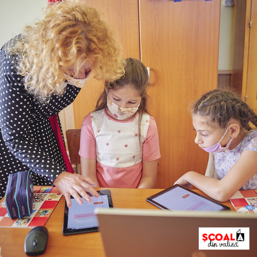 Profesorii care au utilizat platforma Școala din Valiză și-au îmbunătățit abilitățile digitale