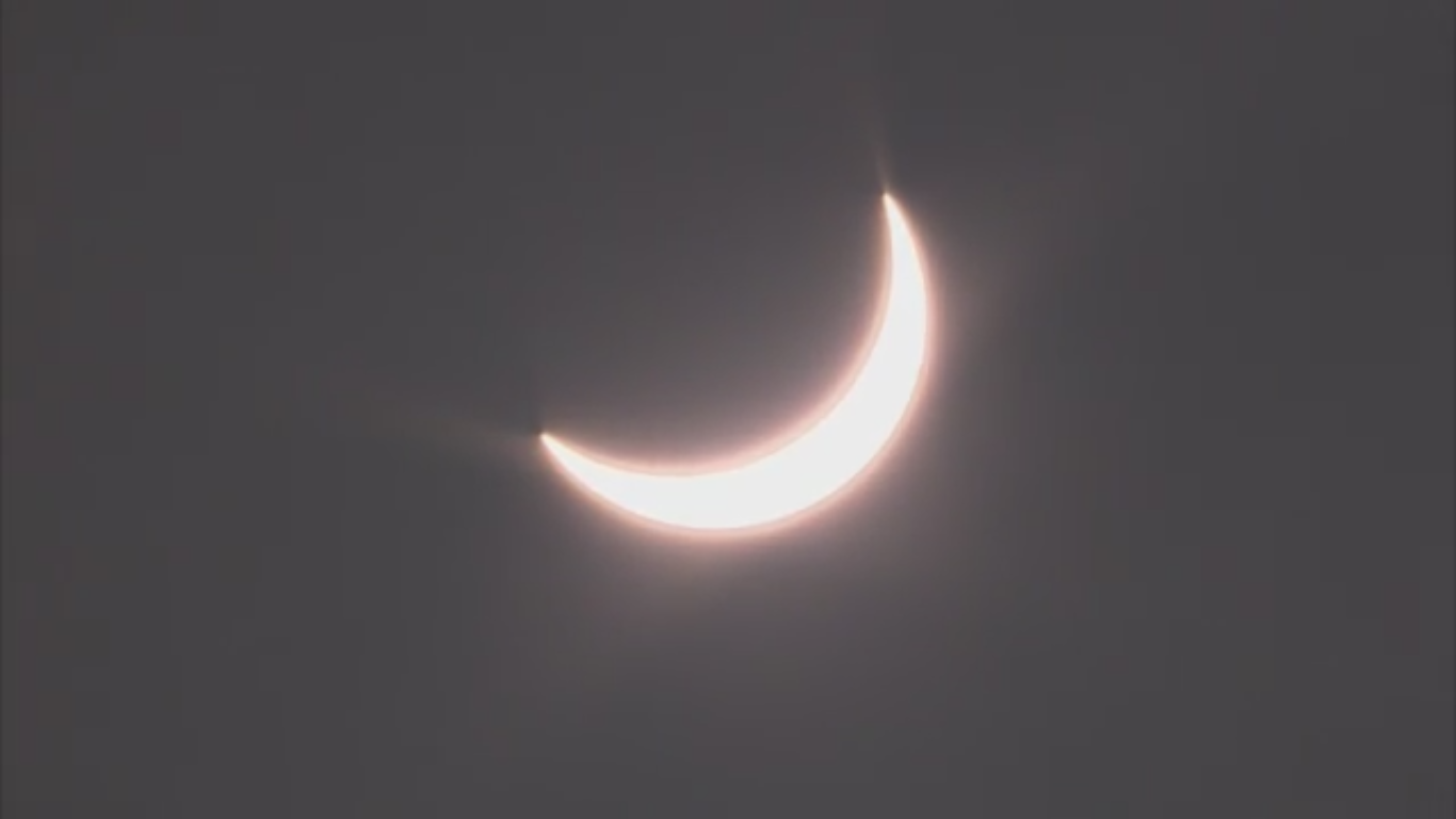 Eclipsă parțială de soare, vizibilă din România, joi