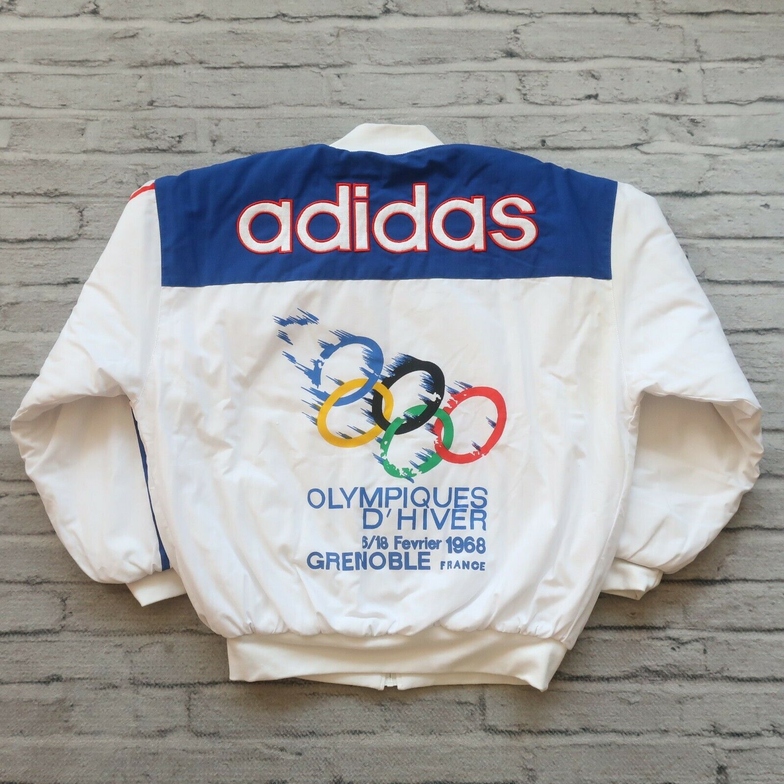 Topul celor mai scumpe obiecte cu tematică olimpică achiziționate de români pe eBay 1 Geaca Adidas TISA Grenoble 1968 Winter Olympic