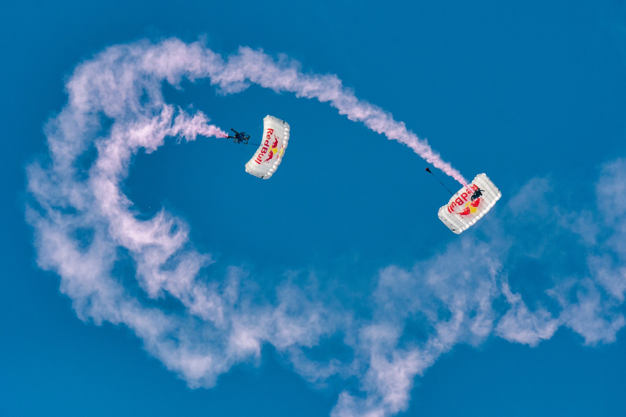 Spectacol pe Transfăgărășan. Echipa Redbull Skydrive Team a zburat fără motor de propulsie
