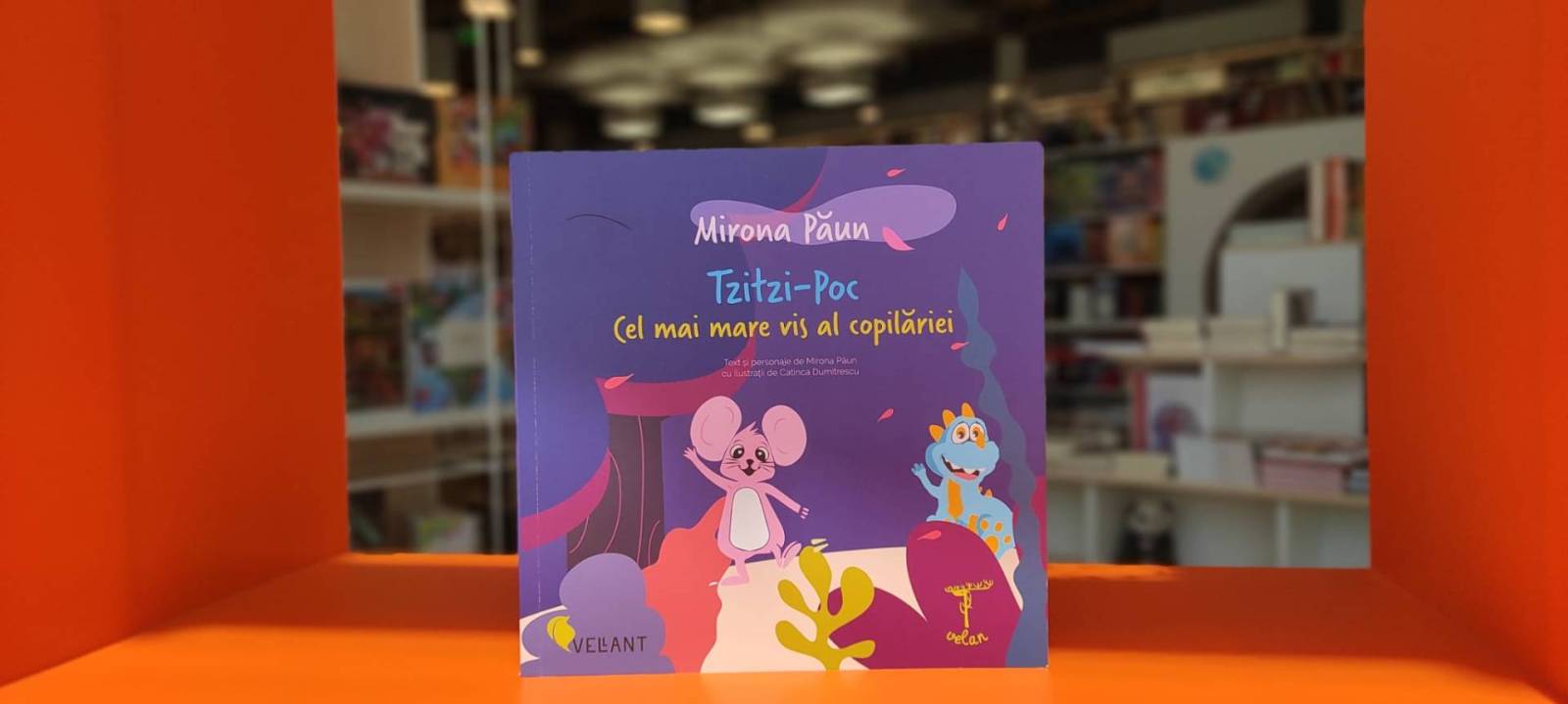 Codruta Vulcu: Ne dorim să susţinem talentele locale, să ne revedem şi să ne facem încălzirea pentru la anul 4 Sesiune de lectura Carturesti ARTmaniaEvenings Tzitzi poc