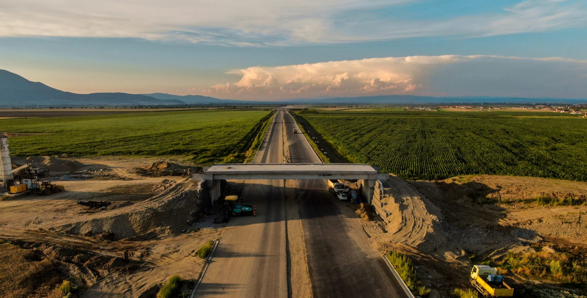 Explozia prețurilor materialelor de construcții afectează construcția de autostrăzi
