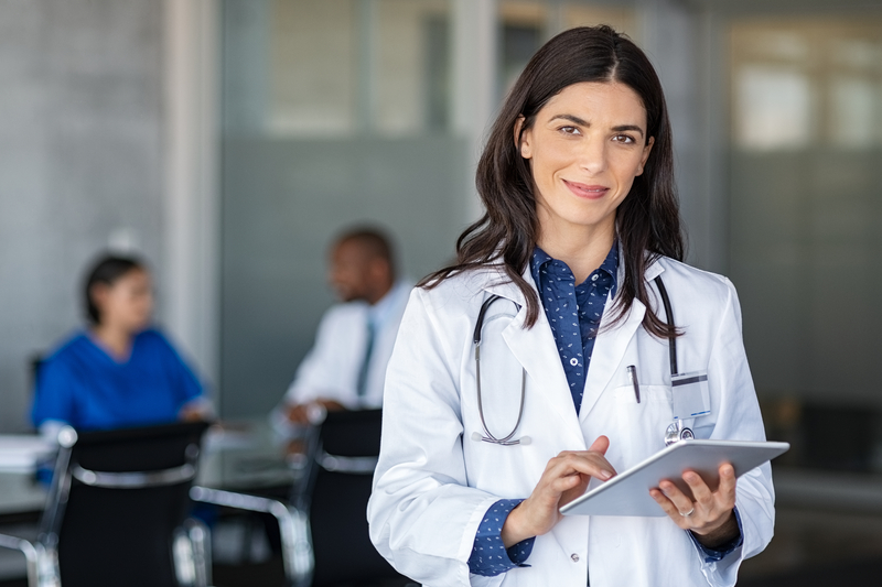 Medicii români, vânați de clinici din străinătate: Pachetele de beneficii pot ajunge și la 10.000 de...