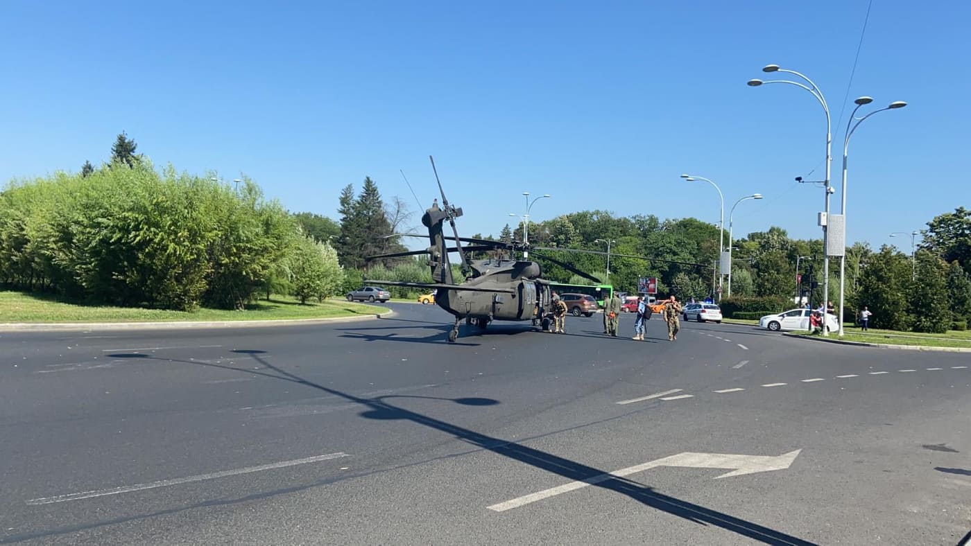 Zborurile de Ziua Aviației au fost anulate după ce un elicopter a aterizat forțat în centrul Capital...