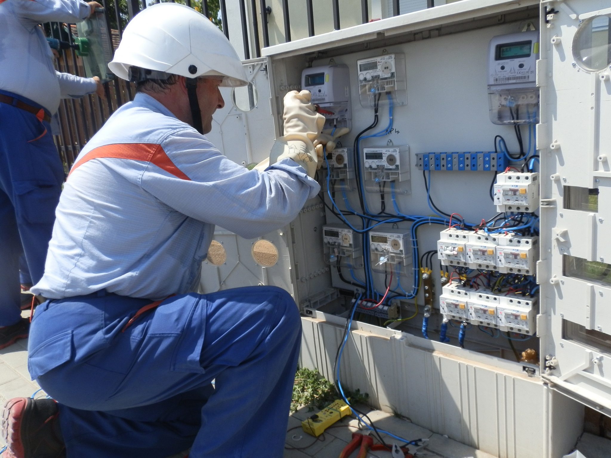 Se schimba regulamentul de furnizare a energiei electrice. Ce obligații vor avea acum furnizorii