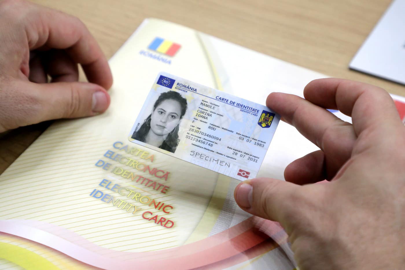 Primele cărți electronice de identitate se emit la Cluj-Napoca