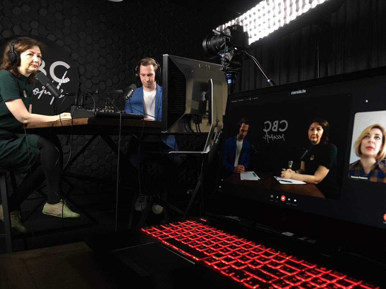 O clădire de birouri din Cluj lansează primul studio de podcasting as a service din România 1 CBC Records 2