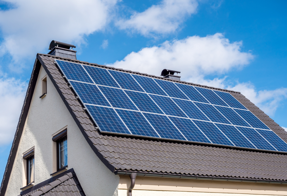 E.ON ajută prosumatorii cu panouri fotovoltaice și soluții de conectare