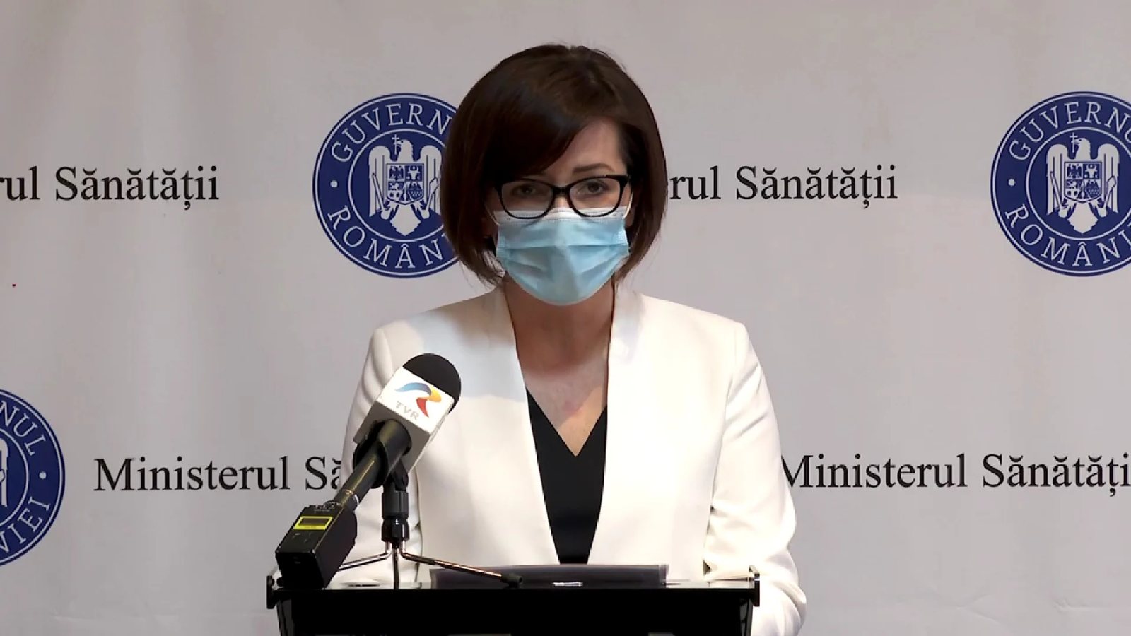 Medicii care nu s-au vaccinat ar putea fi obligați să își plătească testele COVID