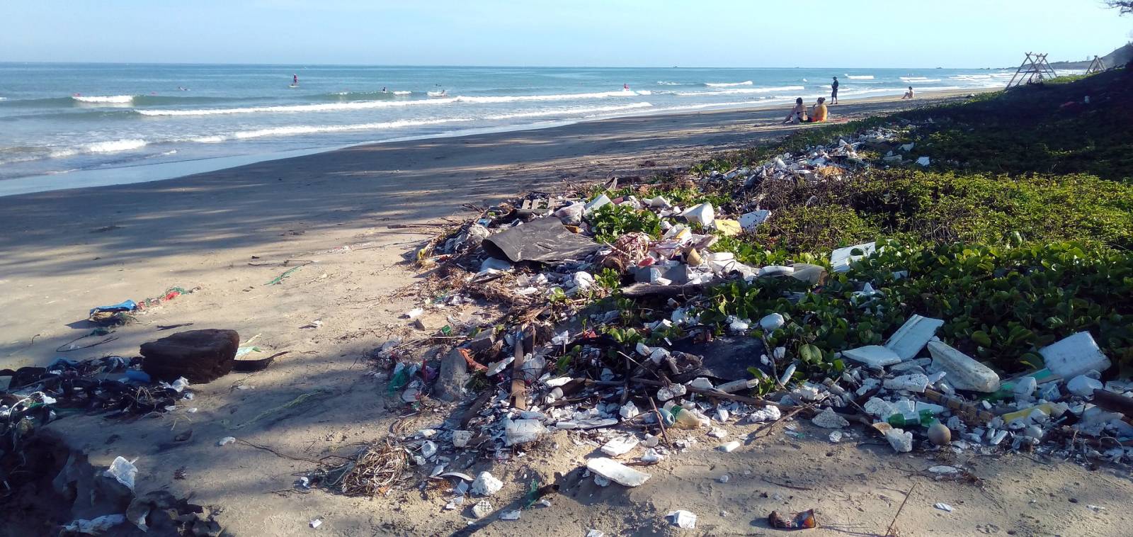 Fără produse de plastic care poluează mediul. Guvernul aprobă noi reglementări