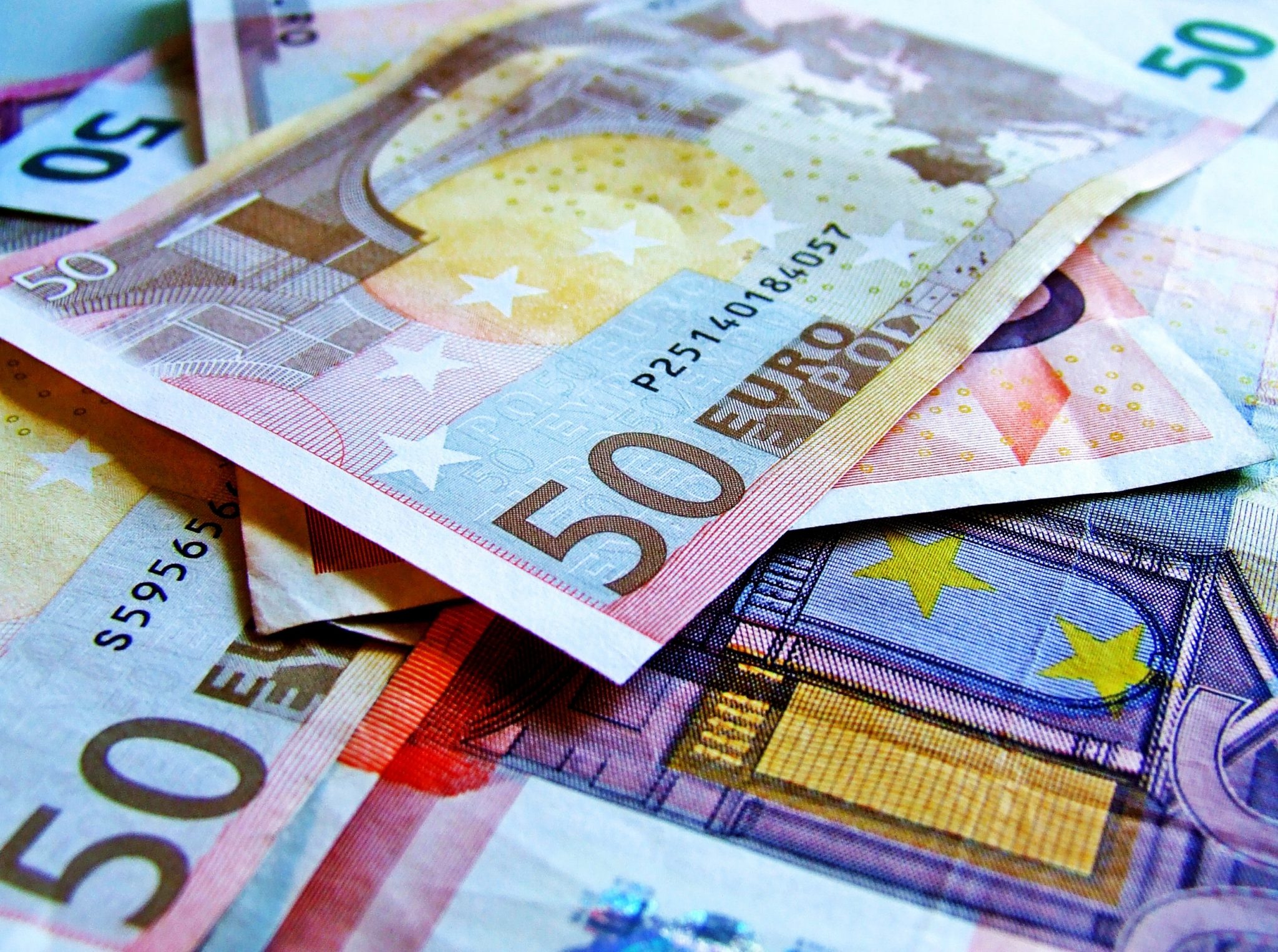 Comisia Europeană acordă României bani pentru sănătate şi proiecte energetice
