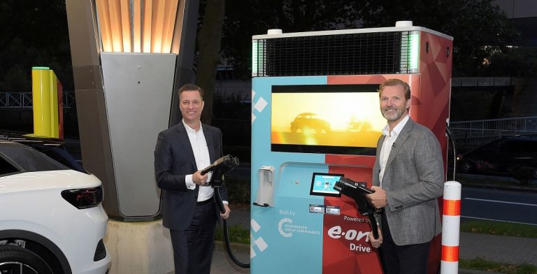E.ON și Volkswagen lansează încărcătoarele rapide cu baterii pentru mașini electrice