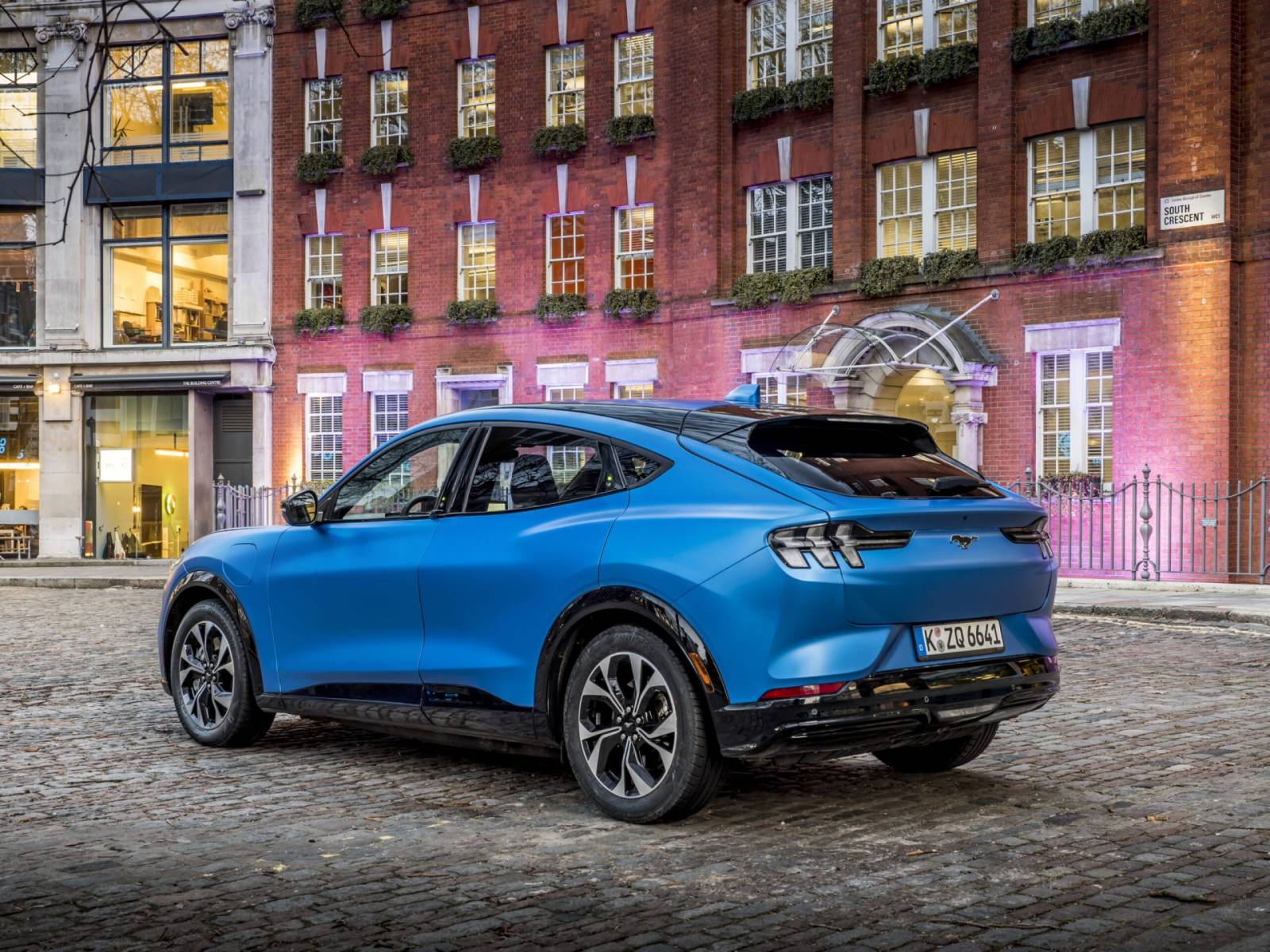 Norvegia a atins un nou record de înmatriculare a mașinilor electrice. Facilitățile pe care le au șoferii 1 Presentation Ford Mustang Mach E 4 scaled 1