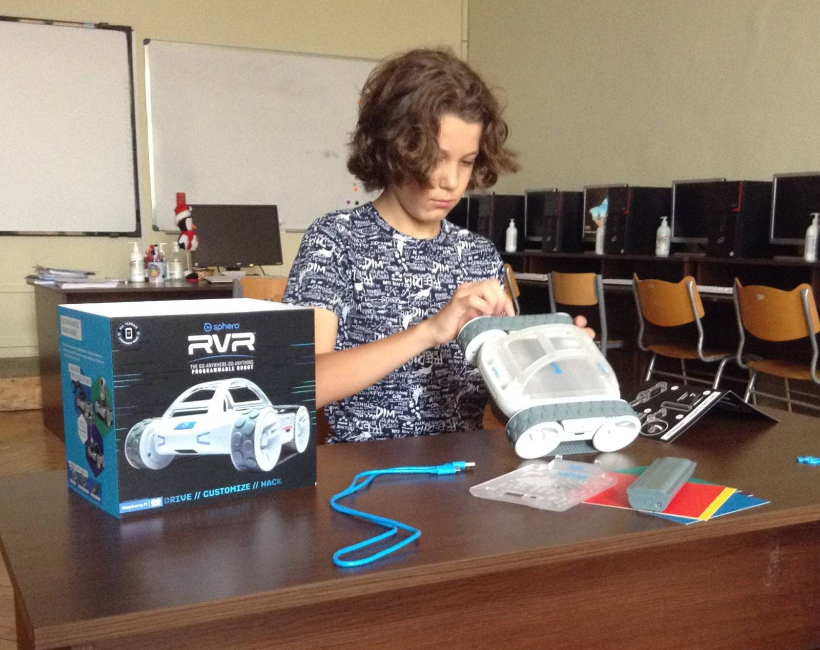 Roboti educaționali în 12 școli din Cluj și Mureș