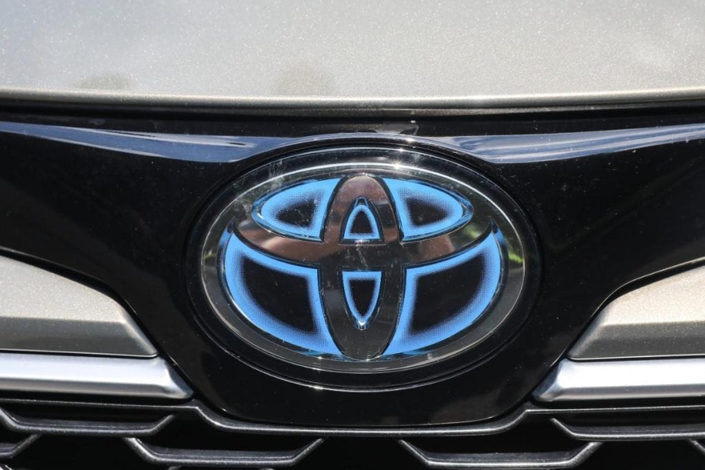 Toyota investește 13.5 miliarde de dolari în baterii
