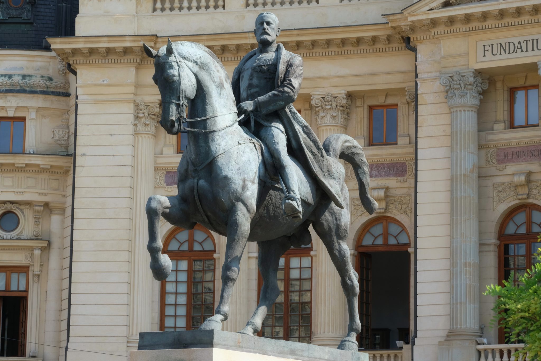 Casa De Monede lansează medalia comemorativă Coroana Regală a României
