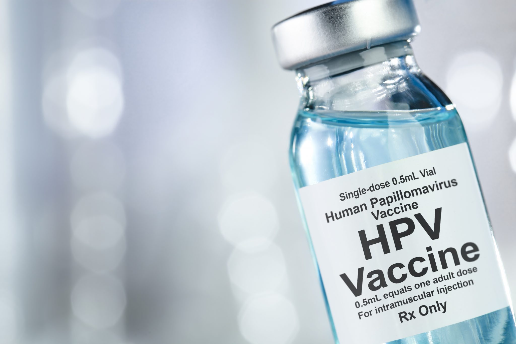 Fetele până la 18 ani pot beneficia de vaccinare gratuită anti-HPV