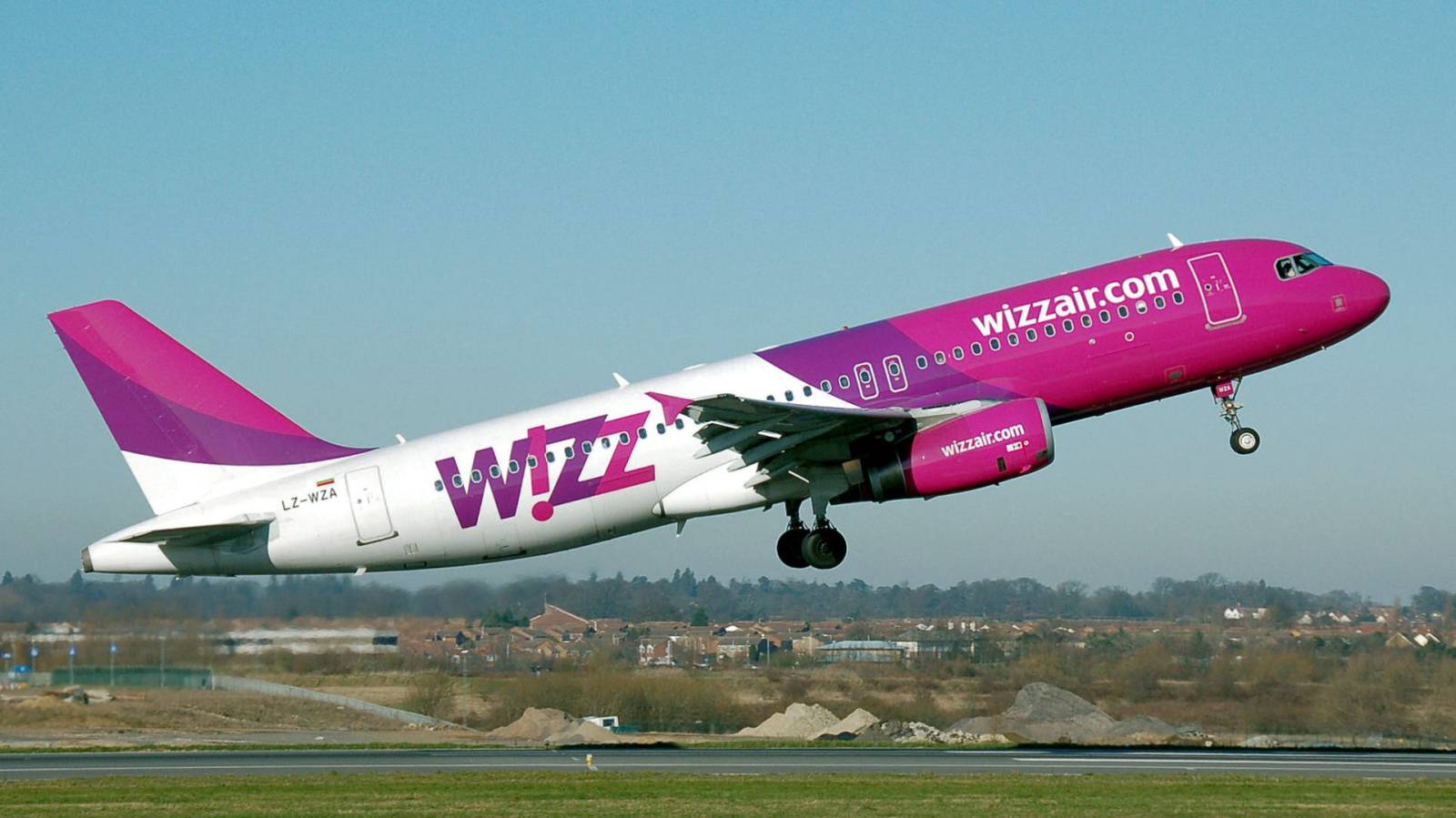 Wizz Air angajează însoțitori de zbor