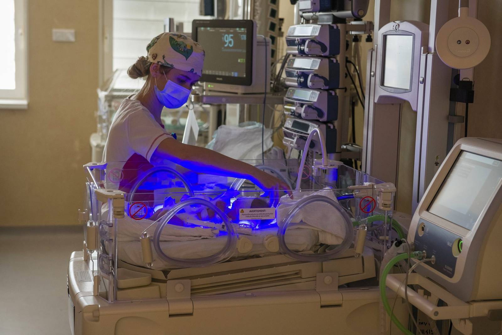 Fonduri de 4,5 milioane de lei pentru șase secții de neonatologie