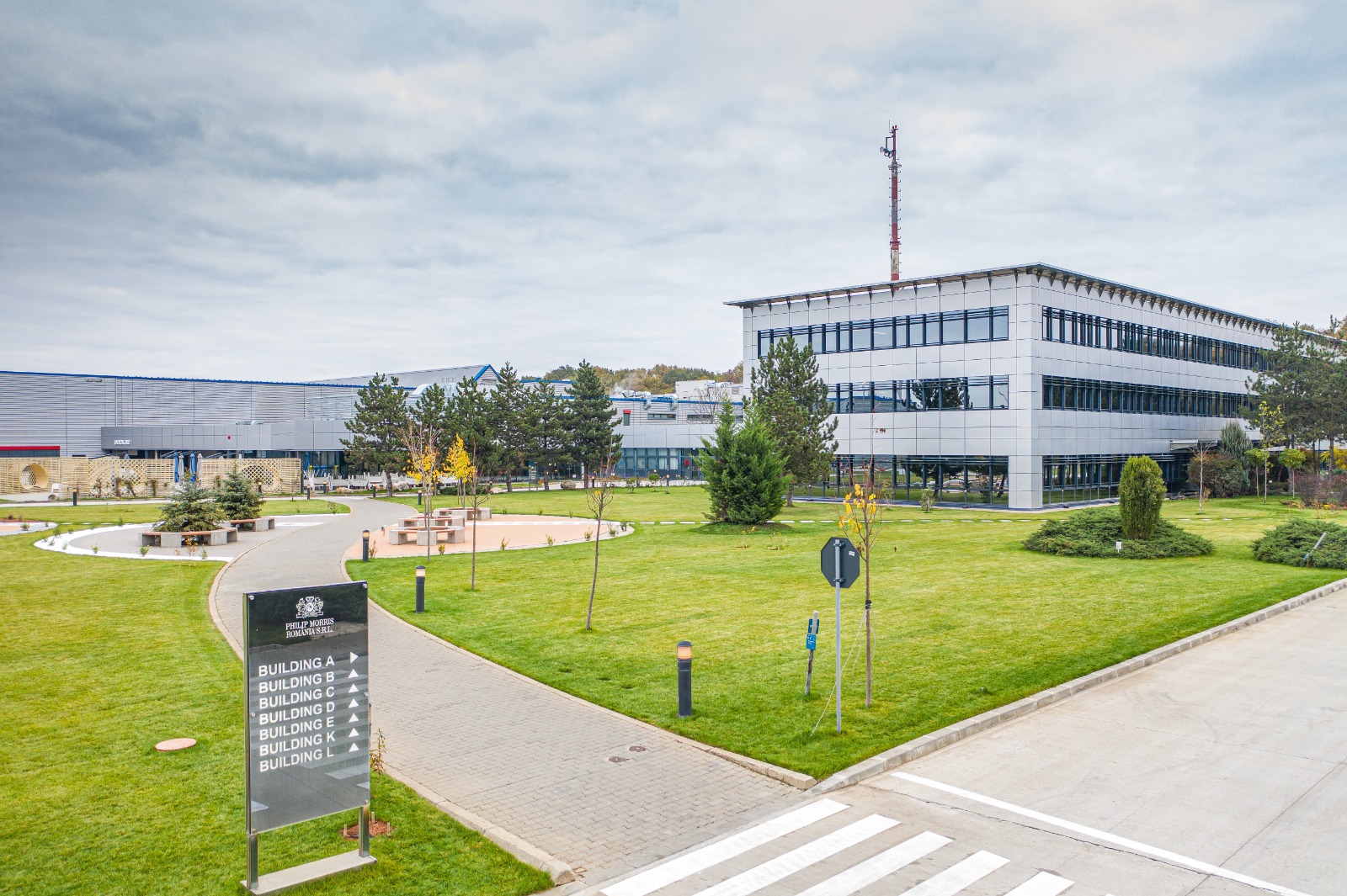 Philip Morris International investește peste 100 mil. $ în fabrica din Otopeni