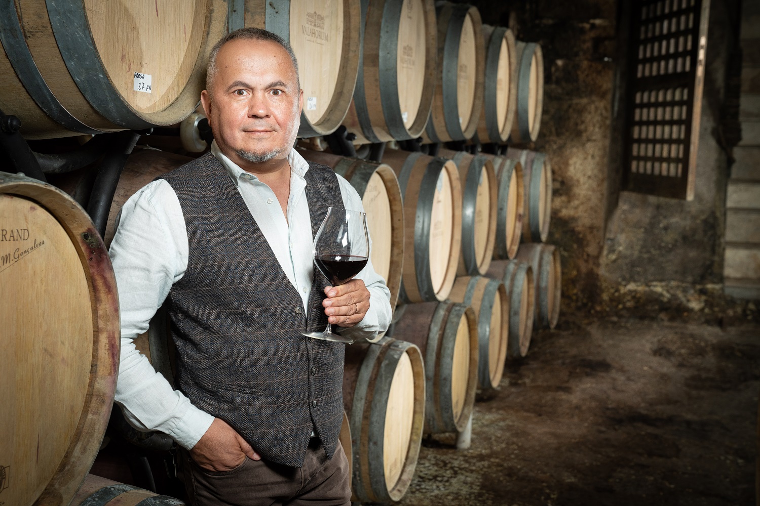Cât dau românii lunar pe vin 1 Virgil Mandru Tohani 1