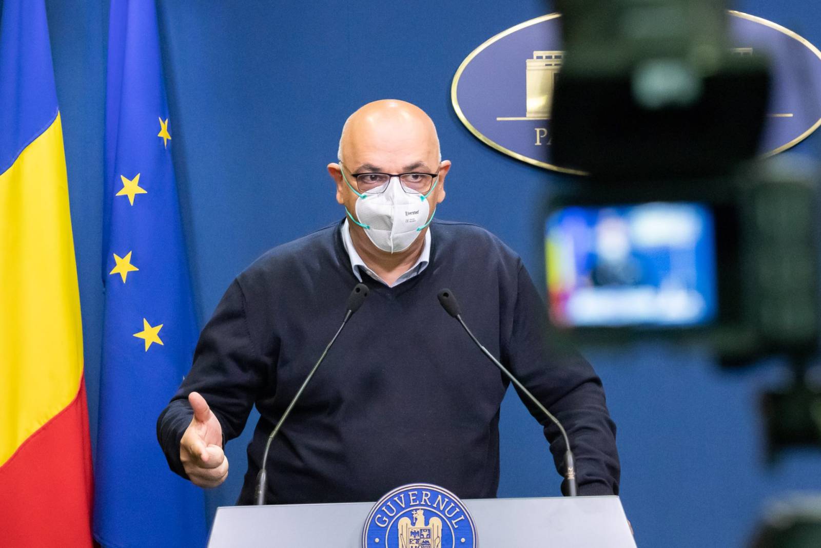 Luni se decide cum se poartă masca în spațiile publice. Care sunt noile restricții anunțate de Guvern 1 raed arafat