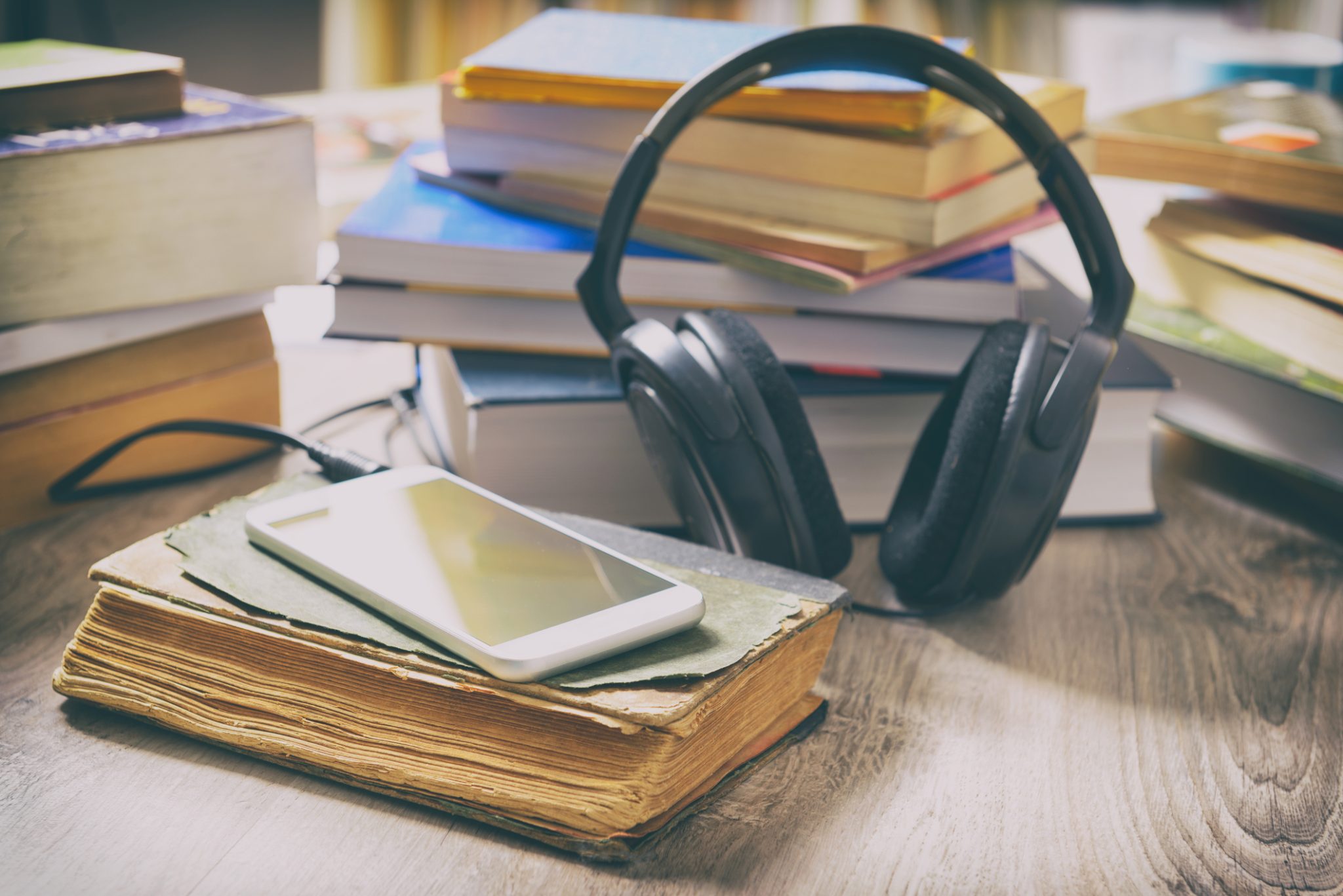 Voxa s-a lansat public cu peste 420 de audiobook-uri, 4400 de e-book-uri și 16 edituri românești în ...