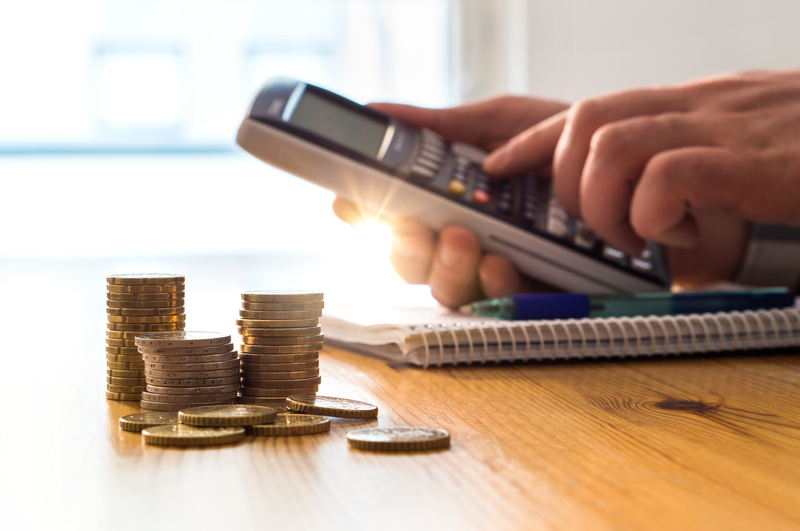 STUDIU: 2 din 10 români s-ar descurca mai puțin de trei luni cu economiile actuale