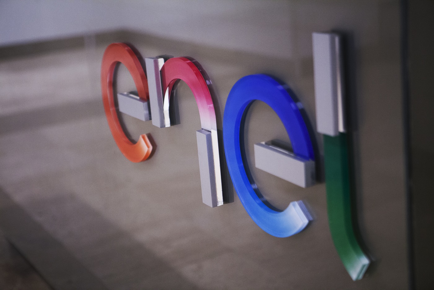 Vânzarea Enel a intrat în linie dreaptă. Grecii vor prelua compania până la finalul lunii iunie