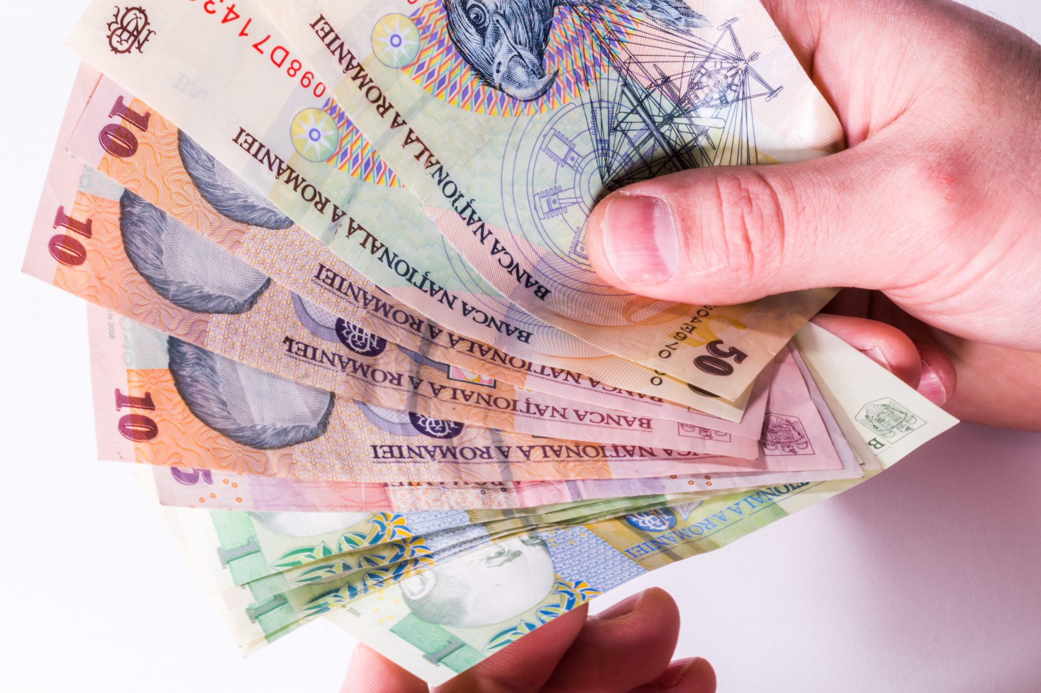 Oamenii de afaceri văd euro la 5,05 - 5,10 lei în 2022. Care sunt celelalte temeri ale anului nou