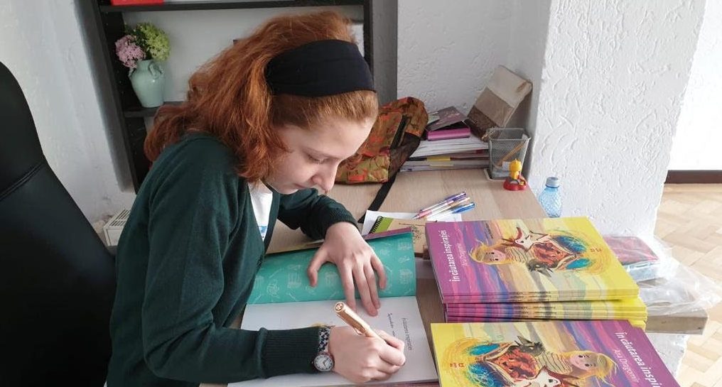 Ana Dragomir, scriitoare de succes la numai 14 ani