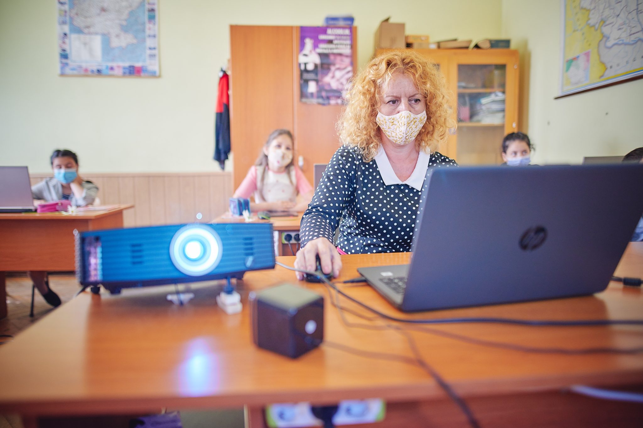 Majoritatea profesorilor din mediul rural vrea să dezvolte lecții digitale pentru elevi