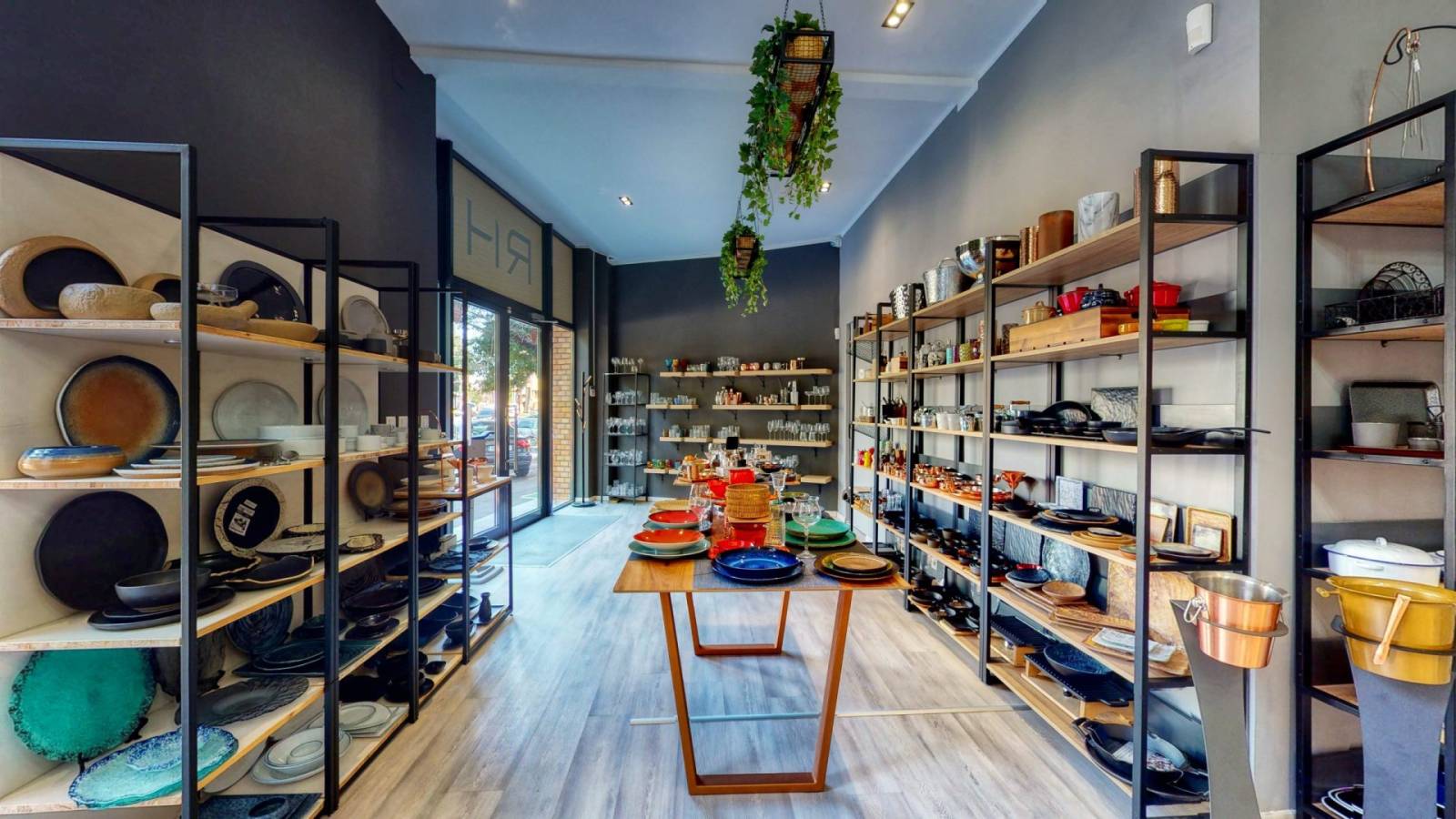 Denisa Ștefan, Rosehome: „Antreprenoriatul este o provocare continuă” 2 ROSEHOME HoReCa Showroom 2021 03 scaled