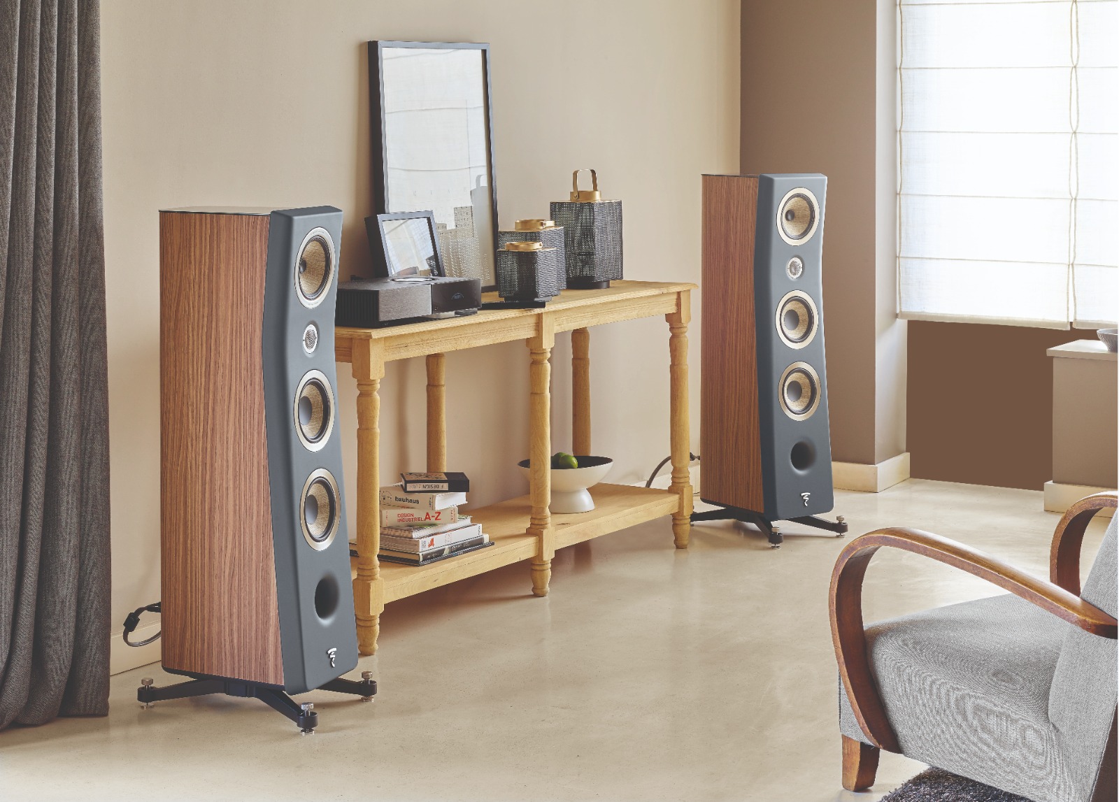 Polonezii de la Horn Distribution investesc 1,5 milioane de euro pentru deschiderea Audio Forum în București 1 KantaN2 Anthracite