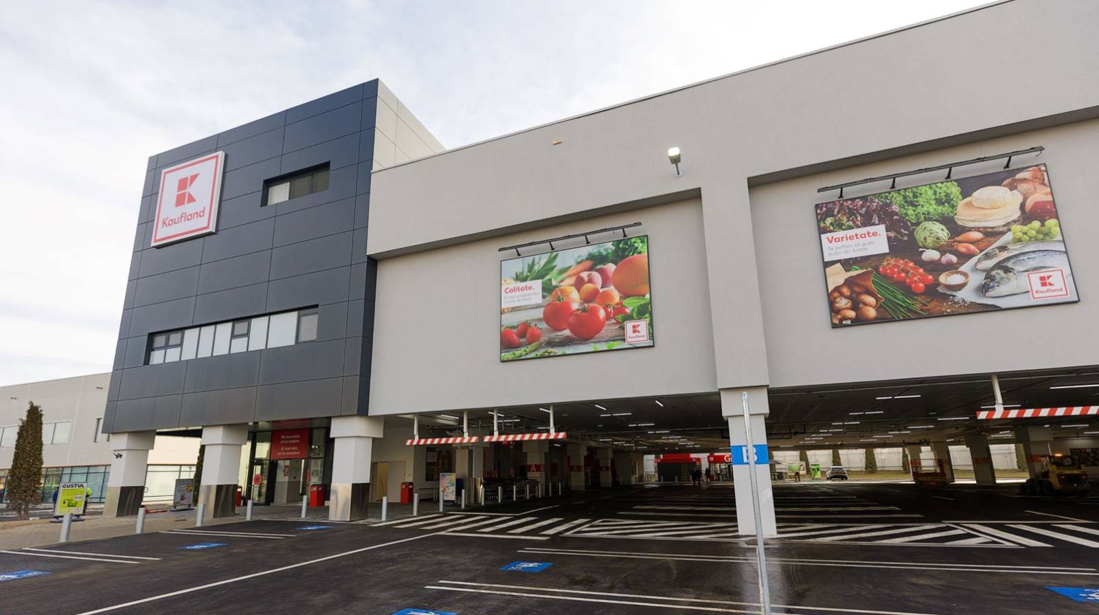 Kaufland Brașov - Tractorul
