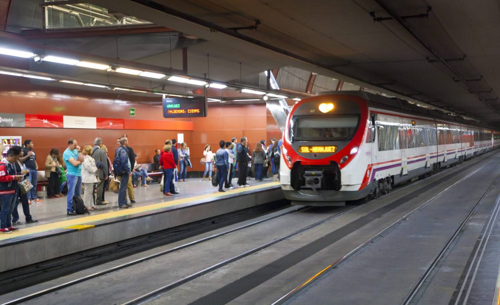 Asociația de transport București - Ilfov cumpără trenuri pentru liniile de cale ferată metropolitane