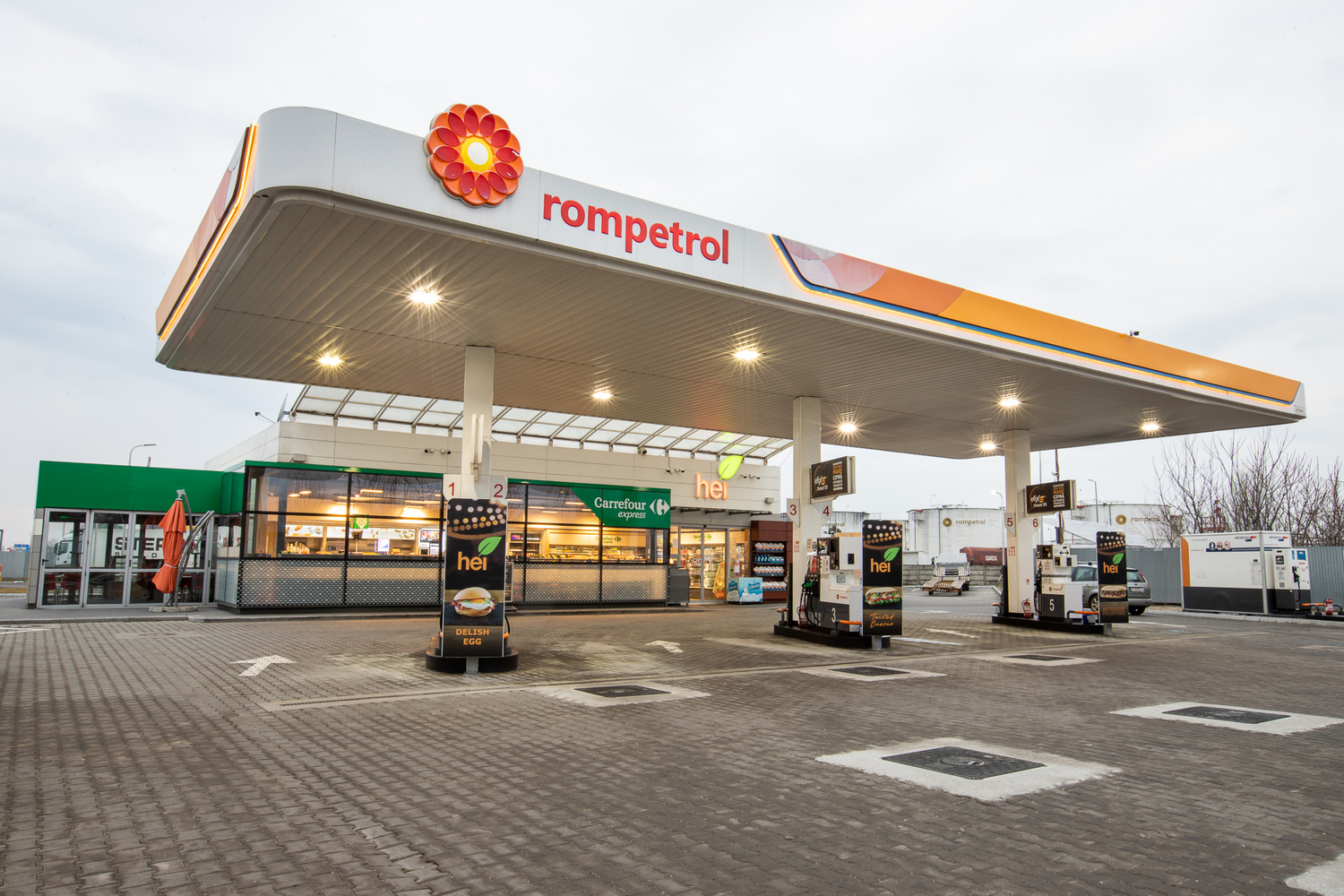 Magazine Carrefour Express în benzinăriile Rompetrol Downstream 2 1