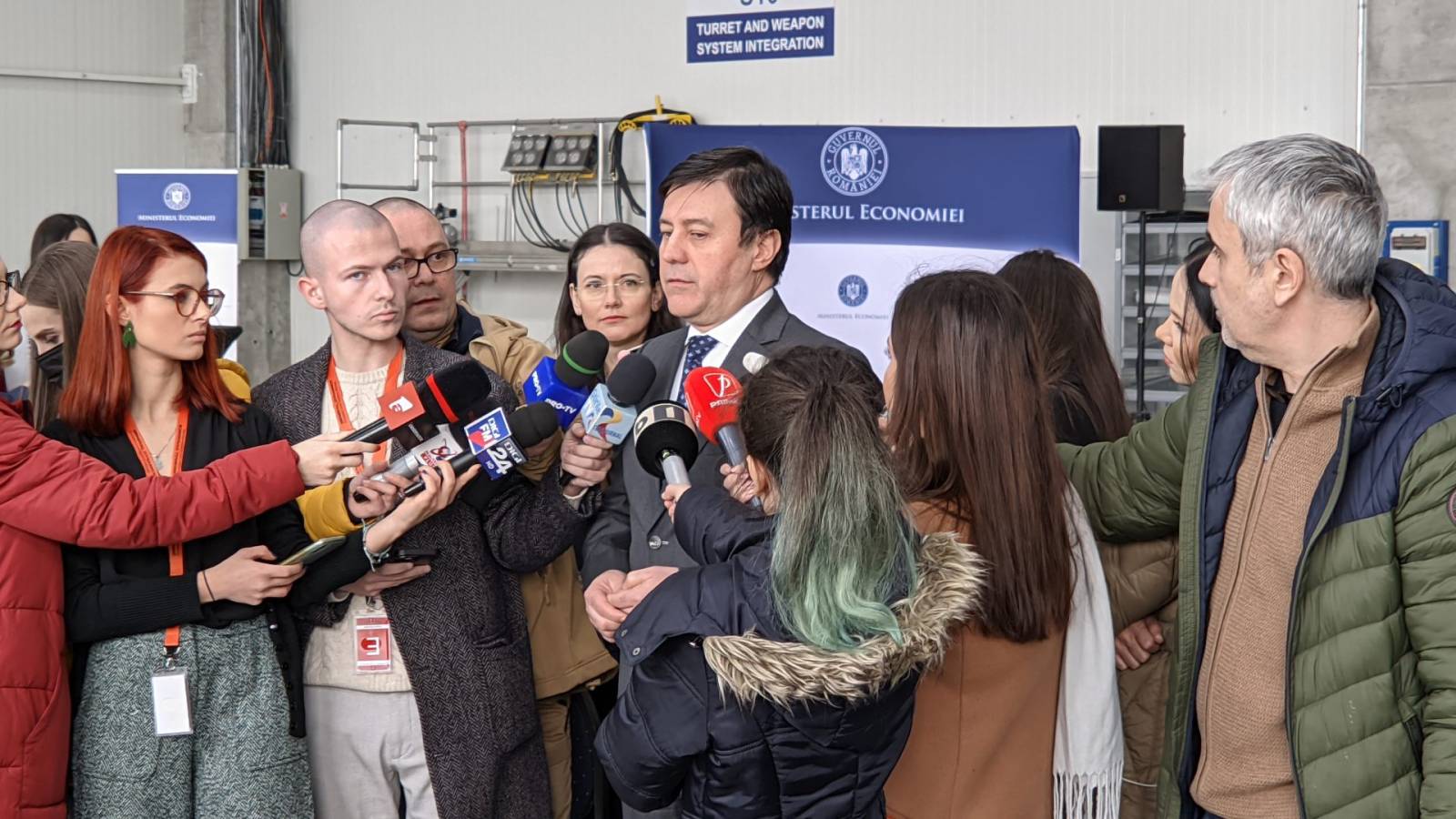 Coaliția de guvernare caută soluții pentru reducerea accizei la carburanți și TVA zero la alimente