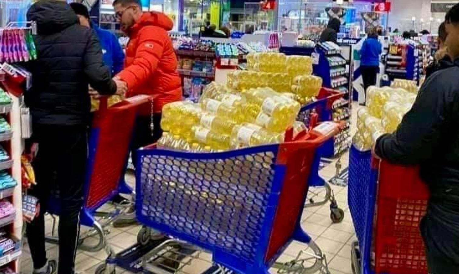 România are stocuri suficiente de ulei și alimente. Isteria uleiului a cuprins magazinele