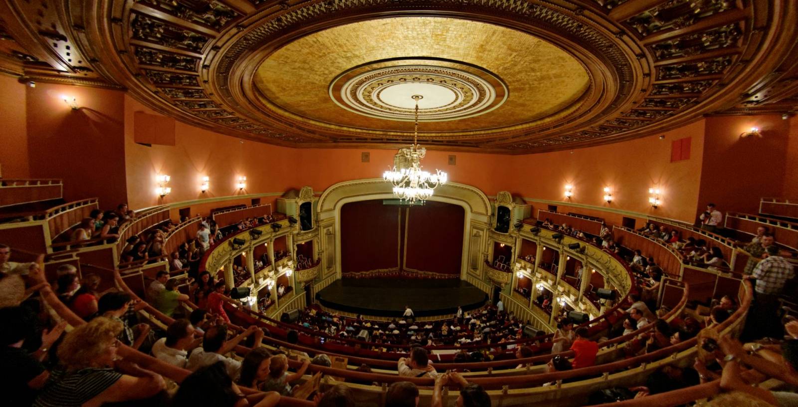 Maria Berezovska, mezzosoprana operei din Kiev, a evoluat pe scena Operei Naționale București