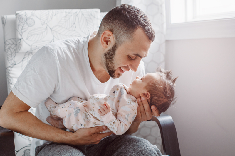 5 drepturi pe care este bine să le cunoașteți dacă ați devenit sau urmează să deveniți tată