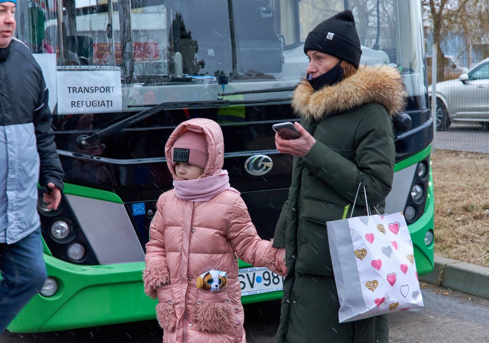 Biz Good News: Mai mult de jumătate dintre români s-au implicat în acțiuni de susținere a refugiațil...