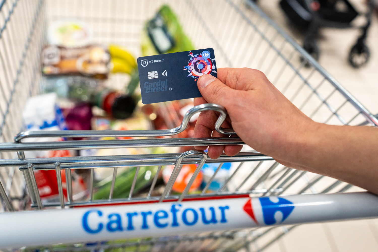 Carrefour lansează un card de credit de la BT cu finanțare pe loc și cashback de 5%