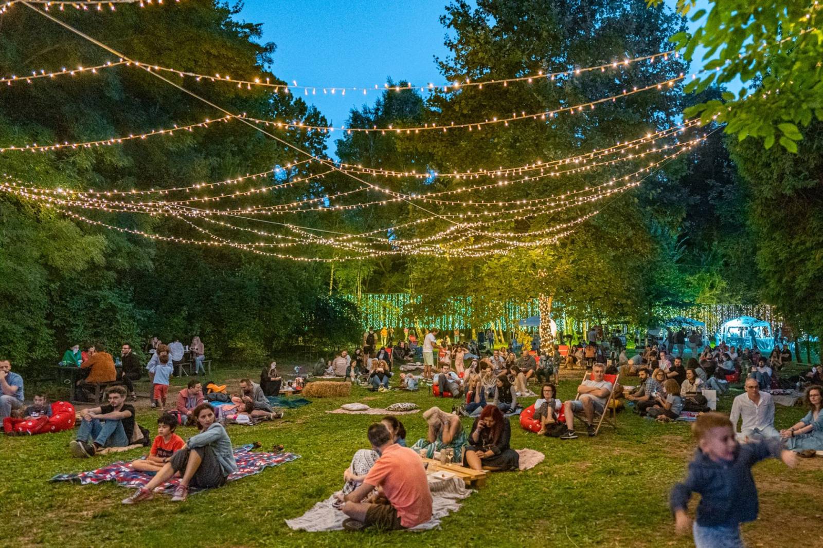 Weekend Sessions revine în 2022 cu aproape 30 de evenimente cu muzică, poezie, film și mâncare bună ...