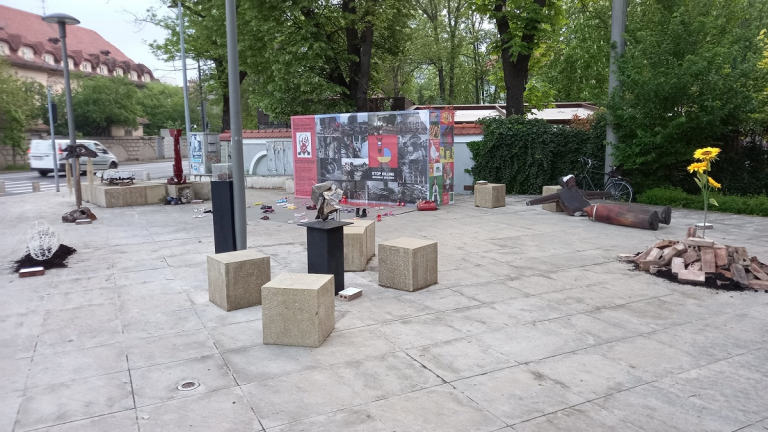 Stop the War expozitie Bucuresti 11
